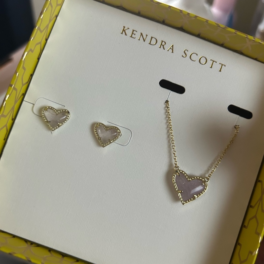 Kendra Scott necklace and earrings set